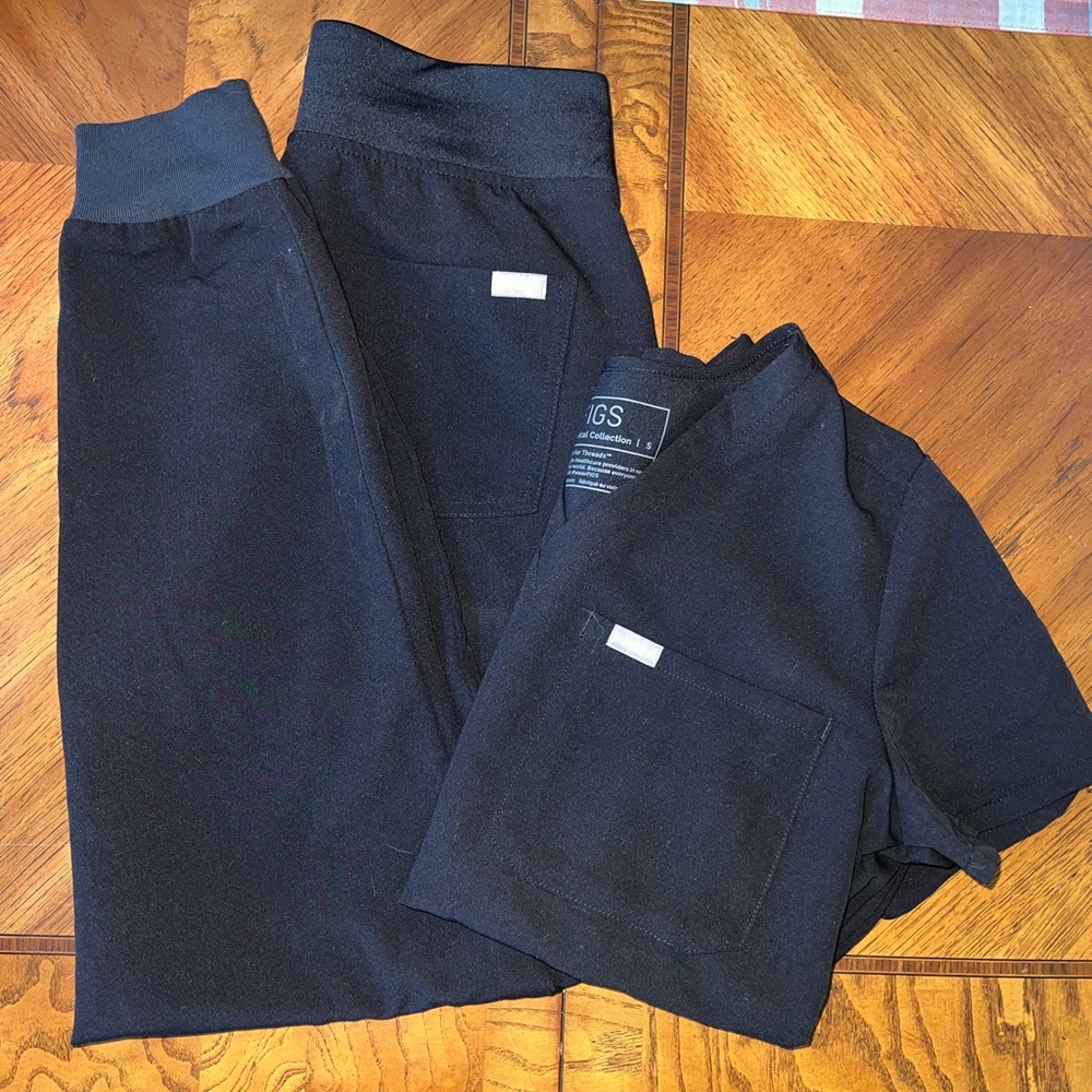 FIGS Scrub Set